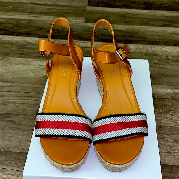 Madden girl - Picture 3 of 11